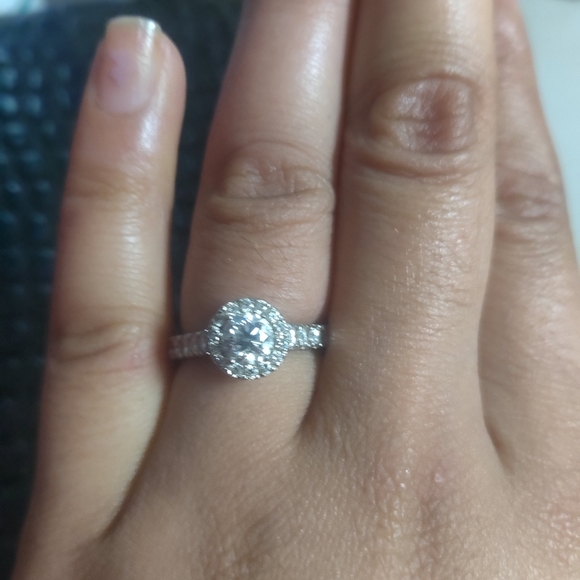 Ring - Picture 3 of 4